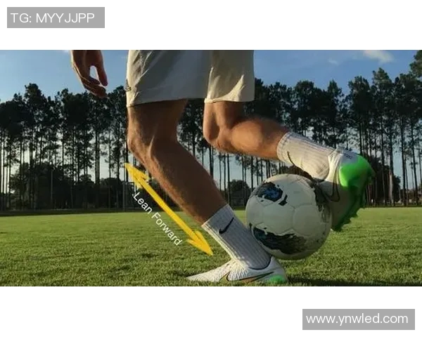 足球明星花式起球技巧大揭秘让你轻松掌握炫酷技能与精彩瞬间