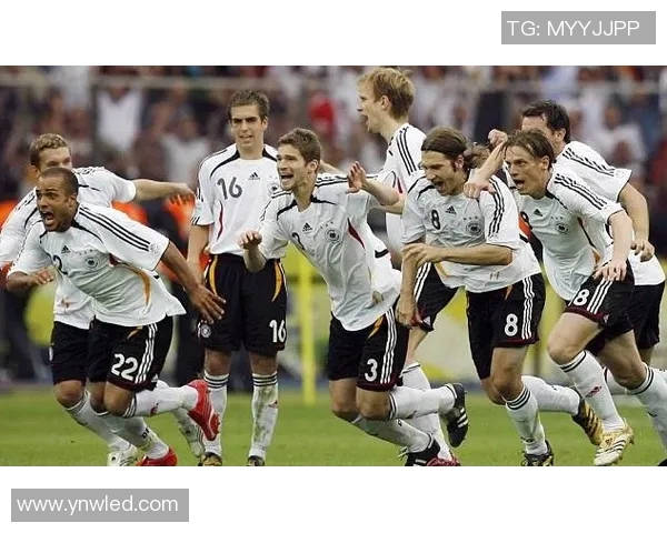 足球明星黑白合照展现经典瞬间与永恒魅力的视觉盛宴