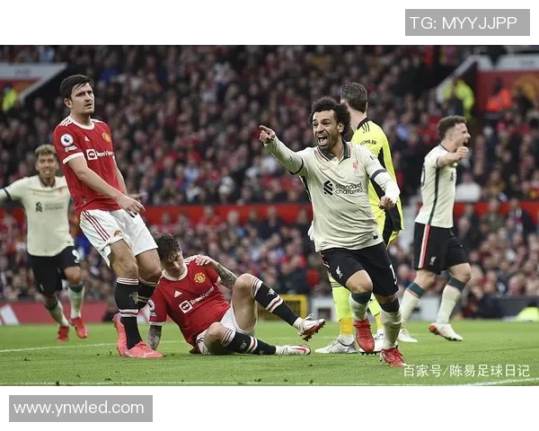 曼联与赫尔城激战正酣比分揭晓引发球迷热议 曼联与赫尔城激战正酣比分揭晓引发球迷热议